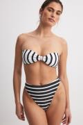 NA-KD Swimwear Bikinitrosa med hög skärning - Stripe
