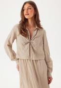 BUBBLEROOM Structured Tie Blouse Nougat M