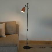 FARO BARCELONA Studio golvlampa, rosa/svart, stål, höjd 132,5 cm