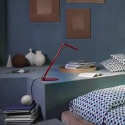 Oluce LED-bordslampa Calamaio, röd, metall, höjd 37 cm