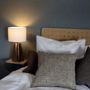 PR Home Bordslampa Aira, höjd 50 cm, mässingsfärgad/vit