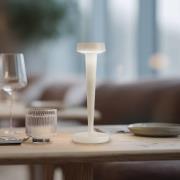 Lucande LED-batteridriven ljusstake Lea, vas, beige, 28 cm