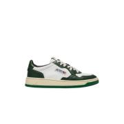 Autry Vita Gröna Läder Sneakers med Perforerad Tå Green, Herr