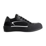 Alexander McQueen Svarta och vita Skate Deck Plimsoll Sneakers Black, ...