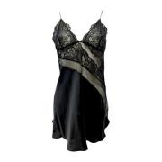 Calvin Klein Silkesklänning med spets och genomskinliga detaljer Black...