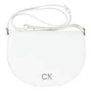 Calvin Klein Hamrad axelväska med logoplatta White, Dam