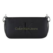 Calvin Klein Jeans Axelväska i konstläder med präglat logotyp Black, D...