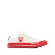 Comme des Garçons Play Vit Chuck Taylor Low Sneaker med Röd Sula White...