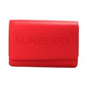 Burberry Röd Läder Crossbody Väska med Präglat Logotyp Red, Dam