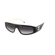 Chanel Stiliga solglasögon med svart ram Black, Unisex