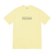 Kaws Begränsad upplaga Kritbox Logo Tee Yellow, Herr