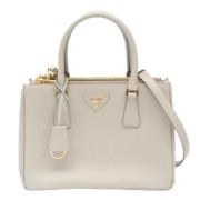 Prada Vintage Pre-owned Laeder axelremsvskor Beige, Dam