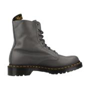 Dr. Martens Stiliga Snörstövlar för vardagsbruk Gray, Dam