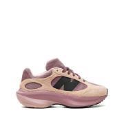 New Balance Rosa Mesh Sneakers med Mocka Paneler Pink, Dam