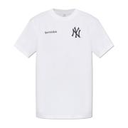 Sporty & Rich T-shirt från 47 & The New York Yankees-kollektionen Whit...