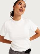 JJXX - T-shirts - Bright White - Jxbelle Tight Ss Tee Jrs Noos - Toppa...