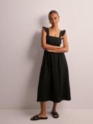 Pieces - Midiklänningar - Black - Pcluna Smock Strap Dress Sa Bc - Klä...