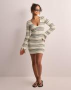 Nelly - Rutigt/Randigt - Easy Long Sleeve Knit Dress