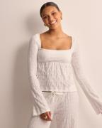 Nelly - Vit - Cute Broderie LS Top