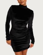 Nelly - Svart - Velvet High Neck Dress