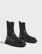 ATP ATELIER - Svart - Moncalieri Leather Chunky Boots