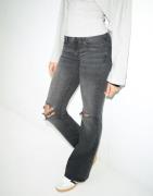 Nelly - Svart - Low Waist Perfect Bootcut Jeans