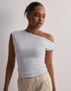 Nelly - Vit - Asymmetric Shoulder Top