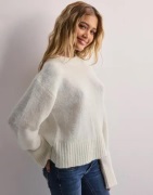 Nelly - Vit - Straight Fuzzy Knit Sweater