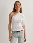 Nelly - Vit - One Shoulder Tee