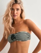 Nelly - Svart - Bouquet Bikini Top