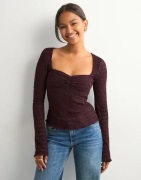 Nelly - Röd - Romantic Structure Sheer Top