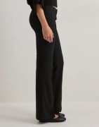 Nelly - Svart - No Waist Flare Suit Pants