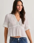 Nelly - Vit - Sweet Detail Blouse