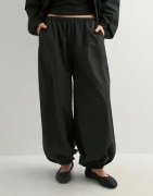 Nelly - Svart - Balloon Pants