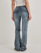 Nelly - Blå - Super Low Waist Bootcut Jeans