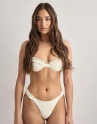 Nelly - Vit - Ruffle Bikini Panty