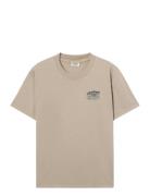 Pompeii Cedar Hotel Note Graphic Tee Beige