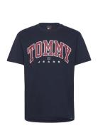 Tjm Reg Arch Varsity Tee Ext Tops T-shirts Short-sleeved Navy Tommy Je...