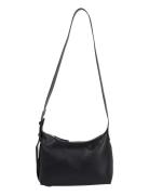 Calvin Klein Hardware Strap Medium Crossbody Svart